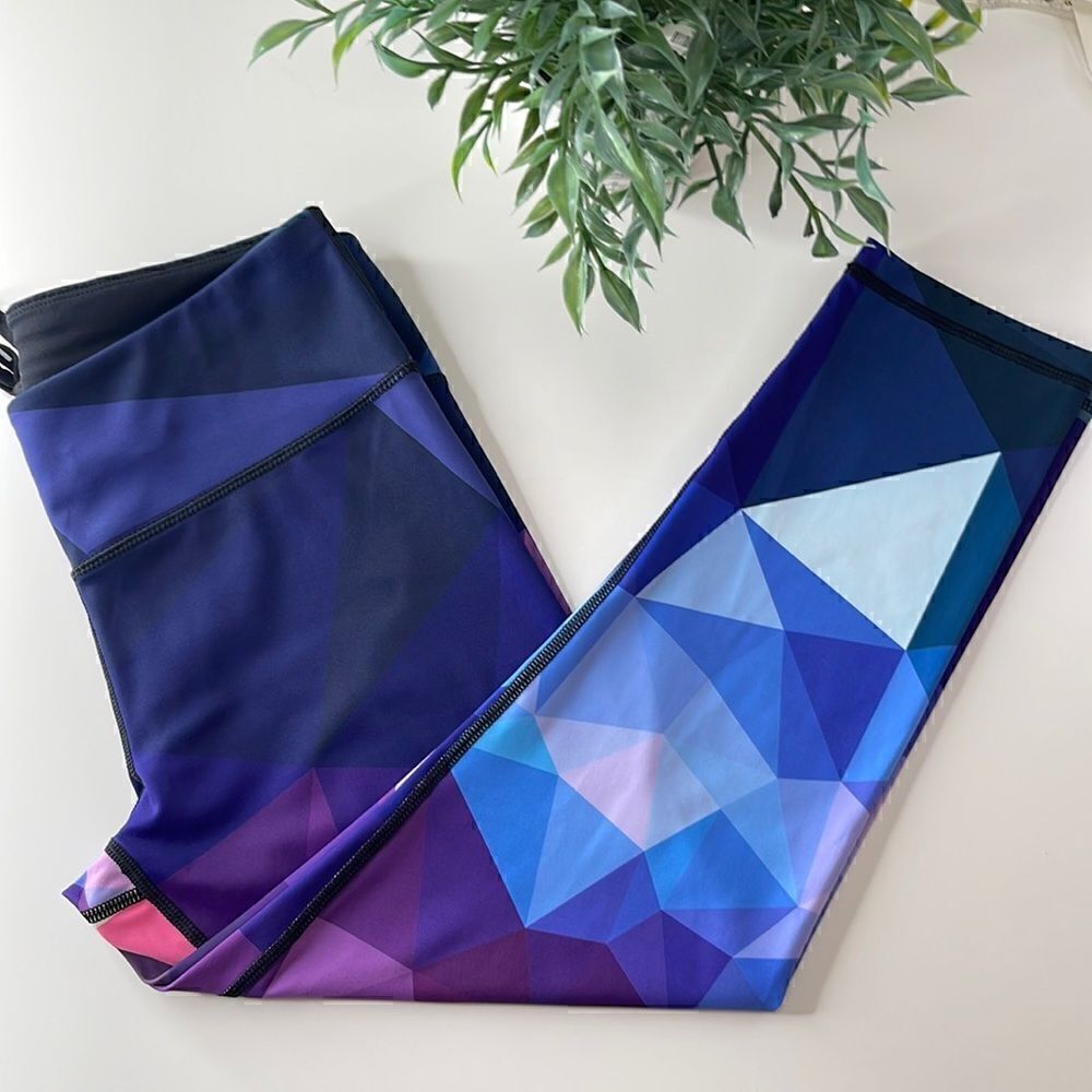 Coolomg Capri Geometric Yoga Pants.  Size Medium.  Like New.